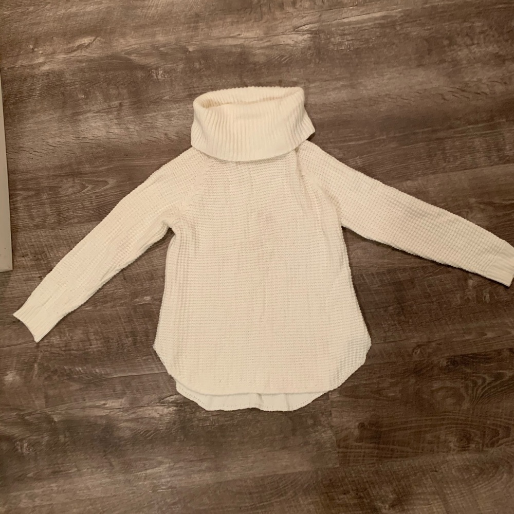 Tops - Picture 2 of 4